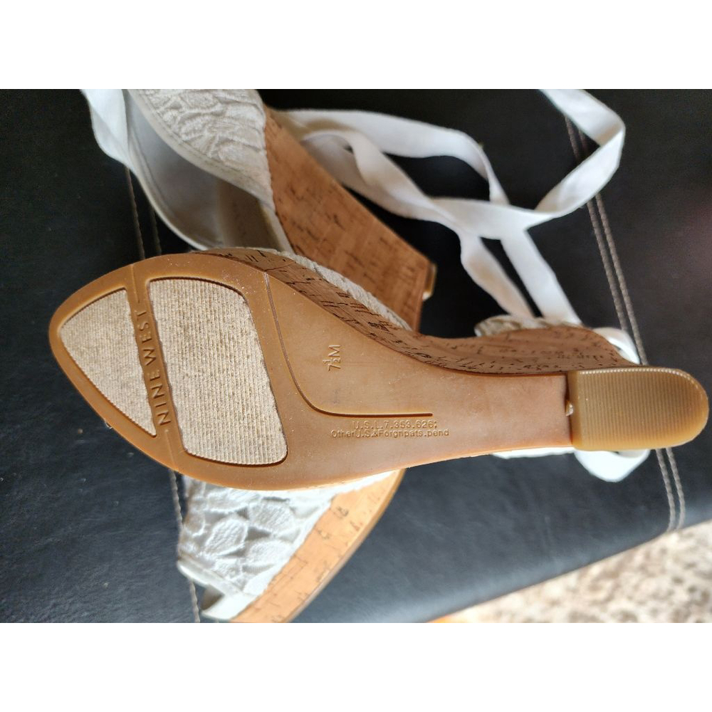Women's Nine West White Lace Wedge Heel Shoes Size 7.5 NEW - Picture 5 of 7